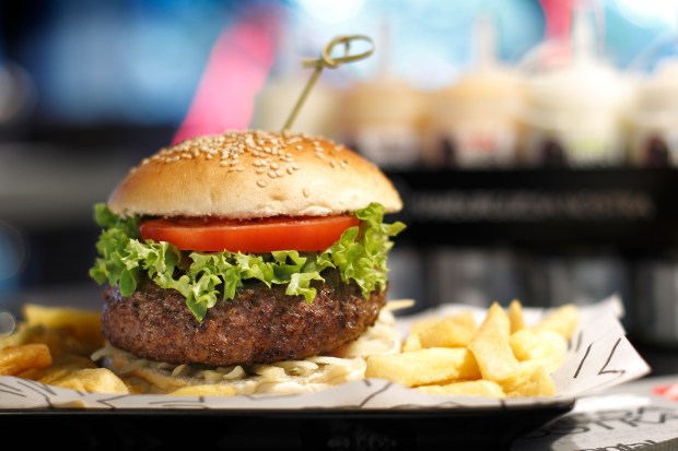 HN AMERICANA CON QUESO, TOMATE, LECHUGA Y PAN DE SÉSAMO 12-11-2015